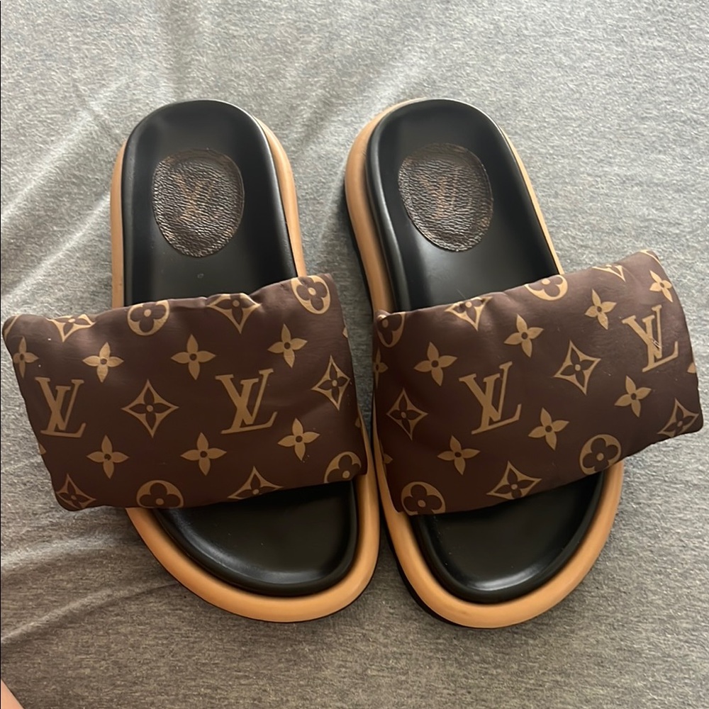 Lv pillow slides
